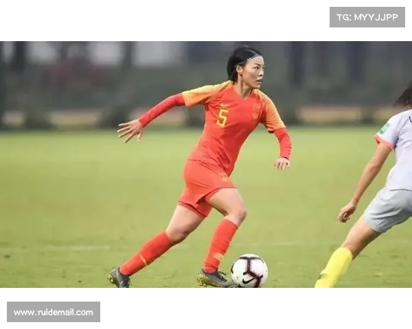 中国女足新星李梦雯东亚杯首次亮相展现出色实力助力球队争取佳绩